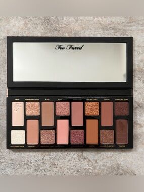 Born This Way The Natural Nudes Eye Shadow Palette